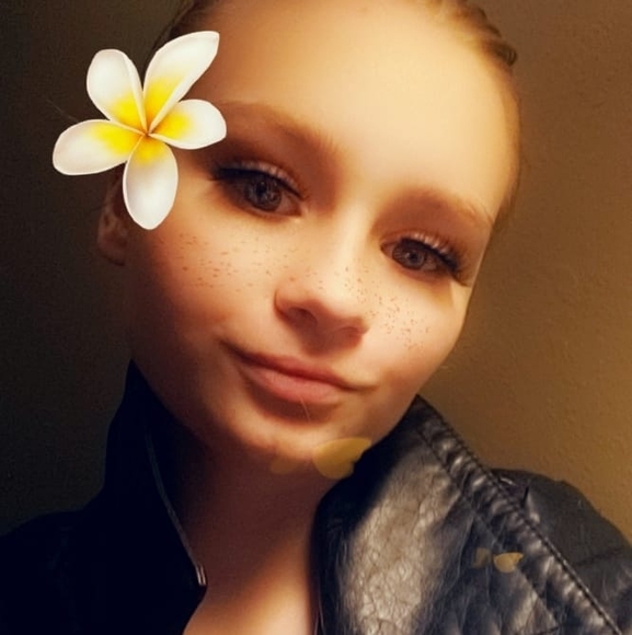 Meet your Posher, Mckenzie - Picture 1 of 1